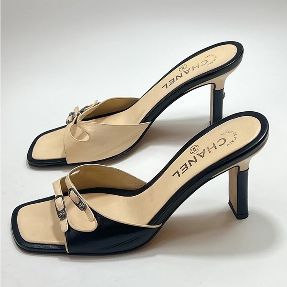 CHANEL Two-Tone Black and Cream Heels